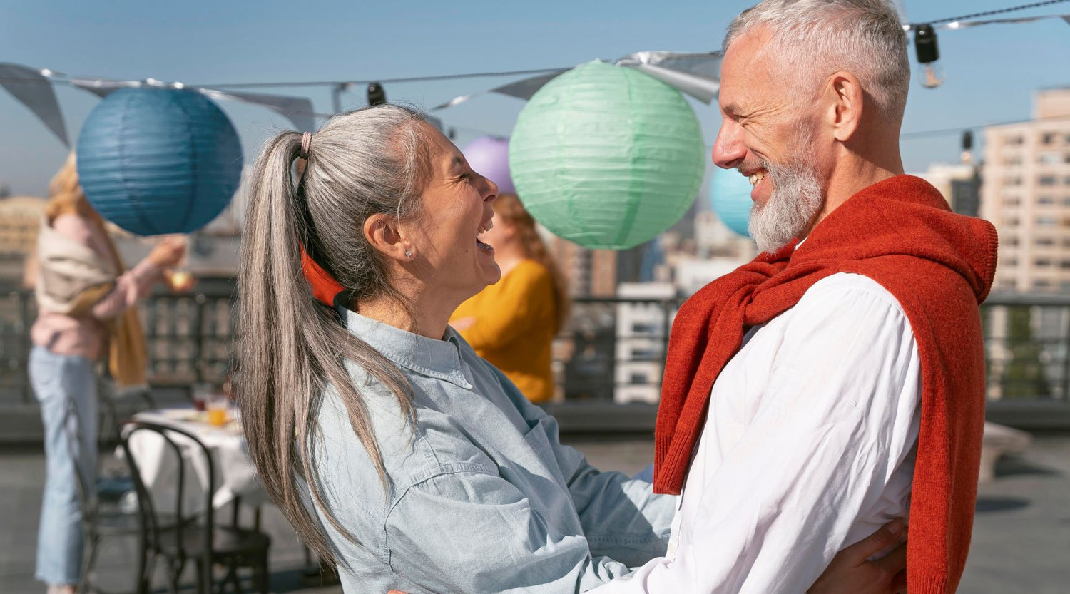 elderly couple enjoying a community outing because they're wearing discreet incontinence products