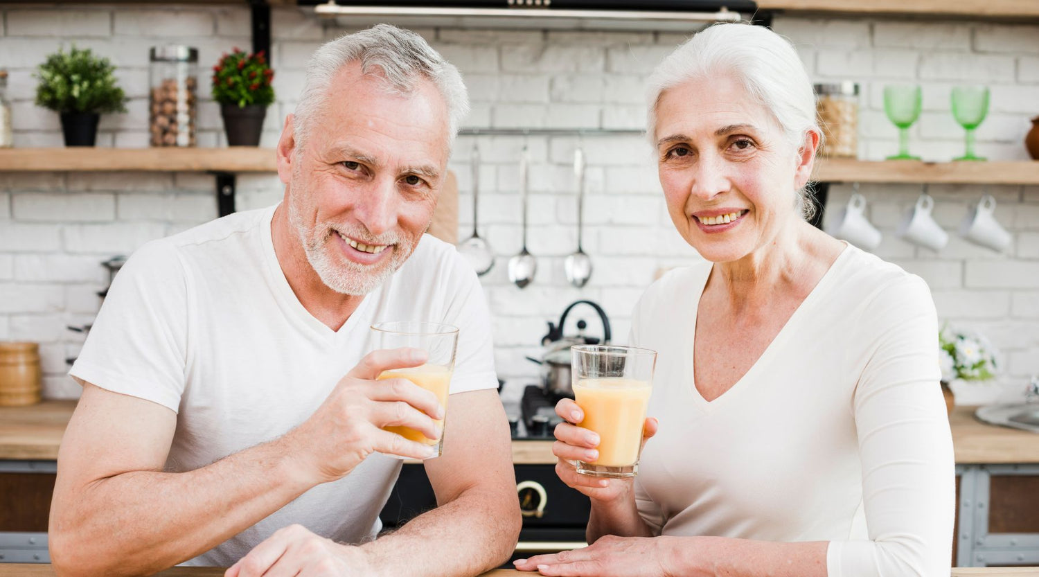 elder-couple-having-nutritional beverages