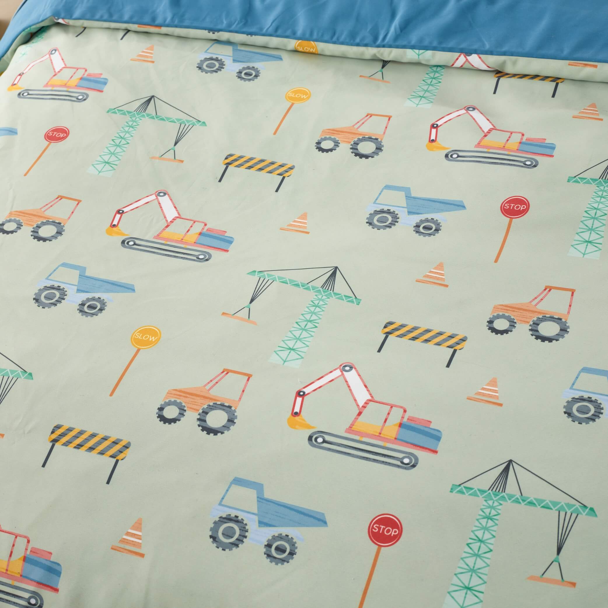Waterproof kids bedding with construction theme for toilet training